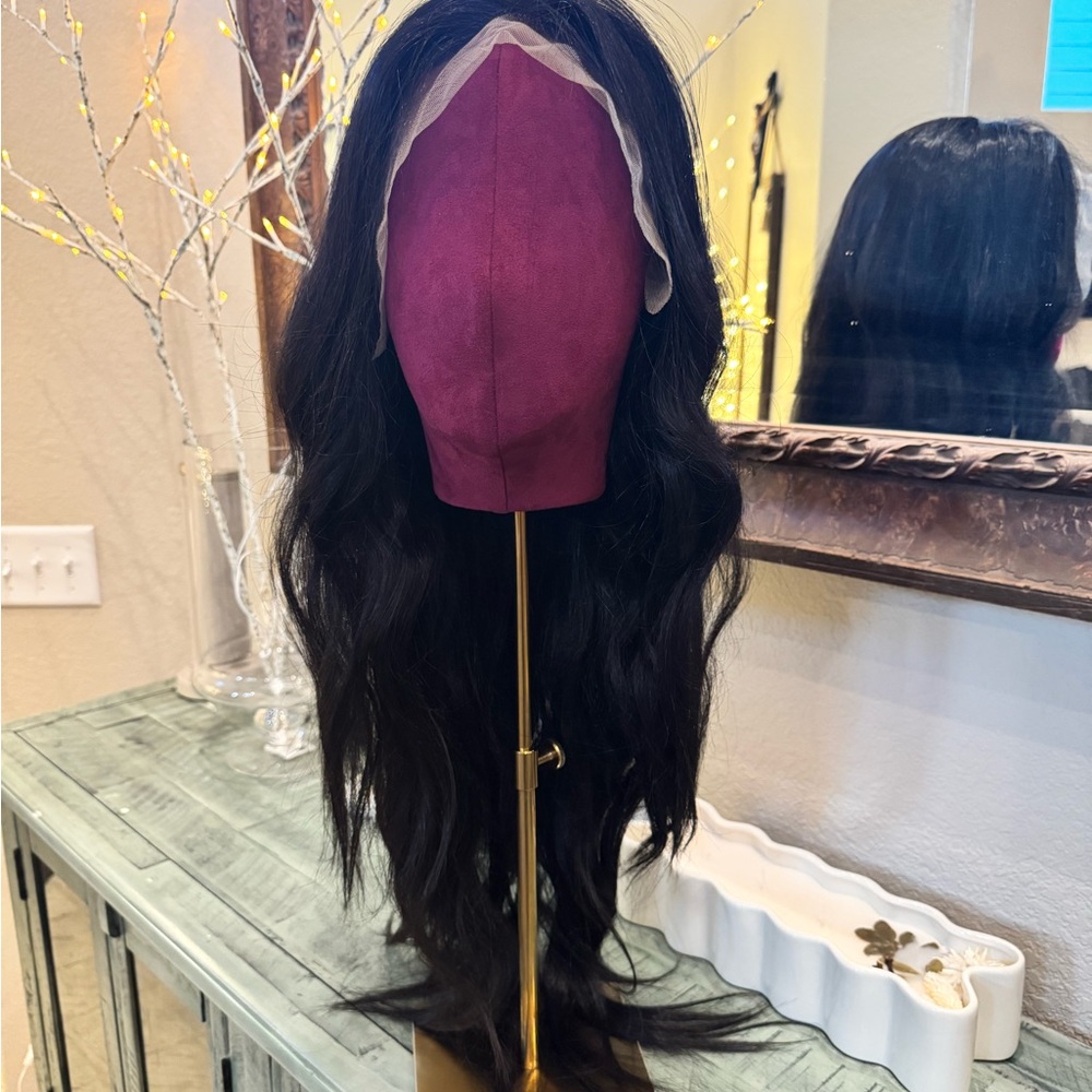 Nel’s Wigs - Unknown Name - Elegant Black Wavy Hair Wig